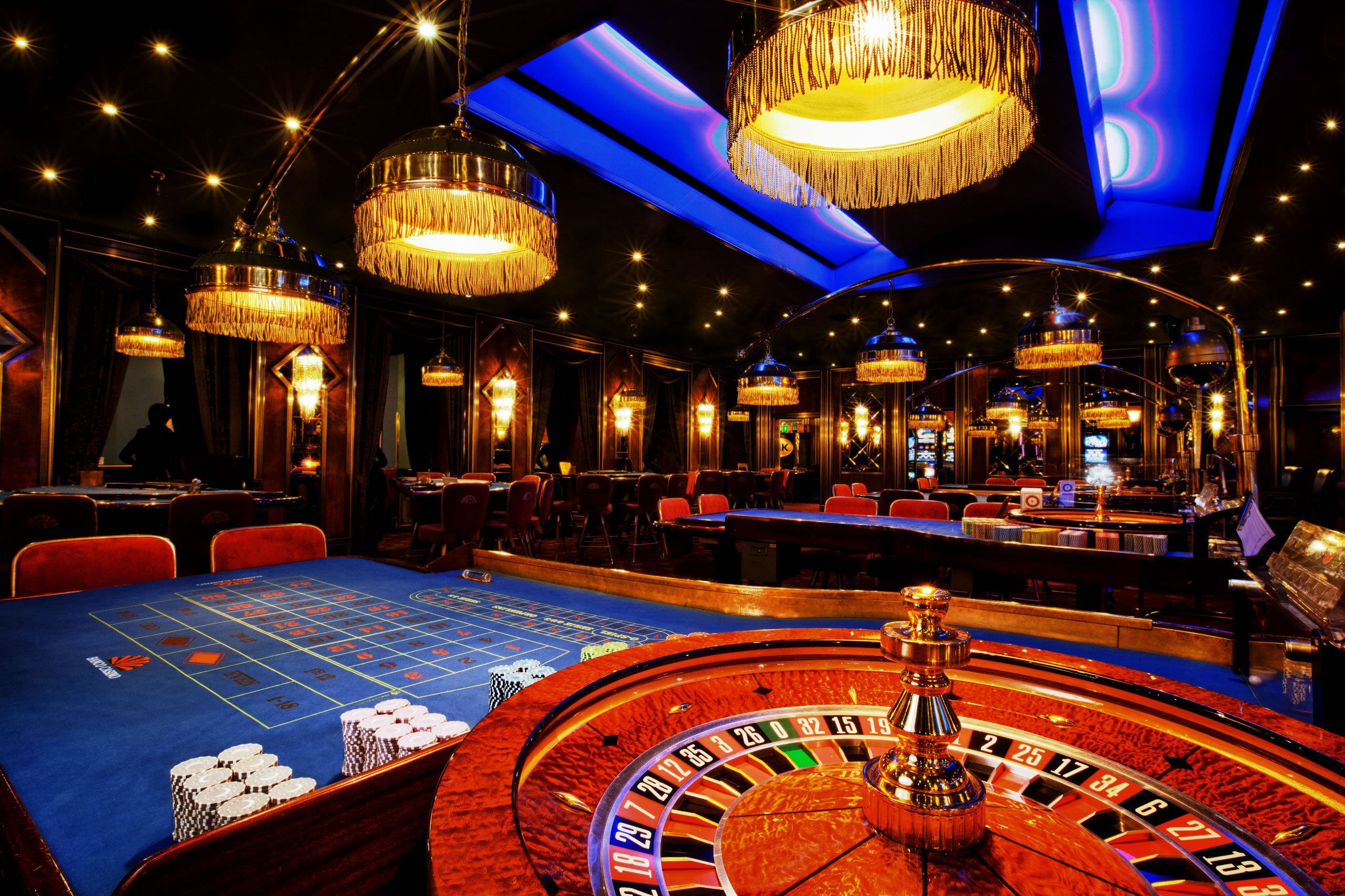 Why should you choose online casino and experience the benefits?